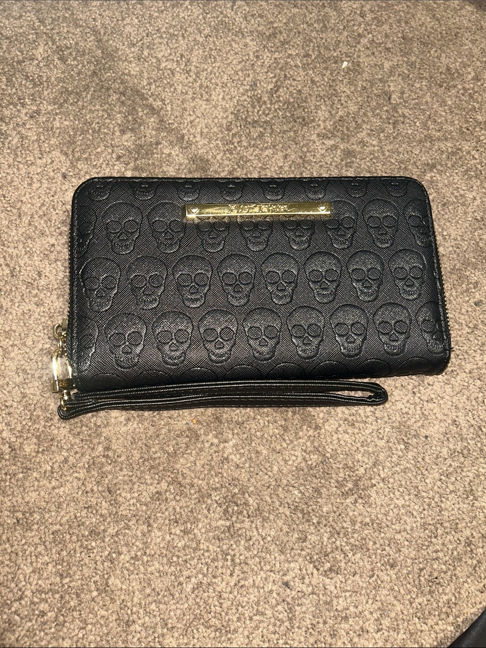 Betsey Johnson Black Skull Embossed Zip-Around Wristlet Wallet